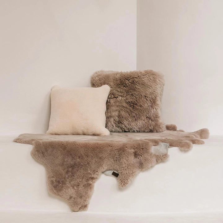 Kussen curley merino wol ecru 45x45 thumbnail 1